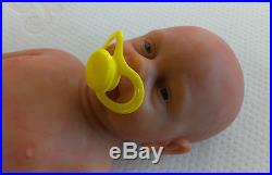 IVITA Reborn Baby Dolls 18-inch Realistic Silicone Reborn Baby take a pacifier