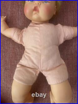 Ideal Toy TINY THUMBELINA 14 Doll With Case (non working)