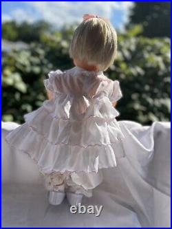 Real Live Lucy Ideal Vint Doll Sleepy Eyed Bobble Head FL20-E-H33 White Dress